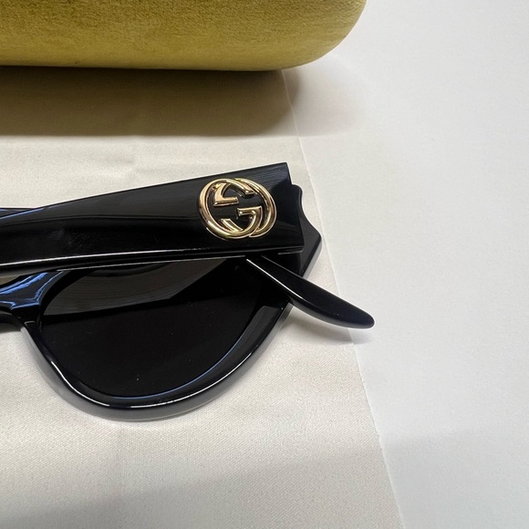Gucci Cat Eye Swarovski Diamond Studded Designer Sunglasses - Picture 7 of 9